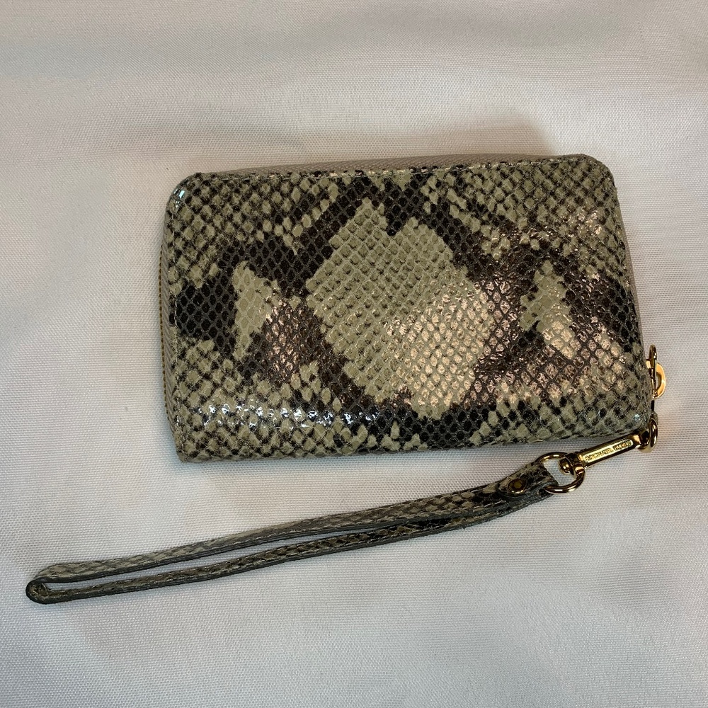 EUC Michael Kors Small Faux Snake Skin Wristlet / Wallet with Gold Interior! - Picture 4 of 8